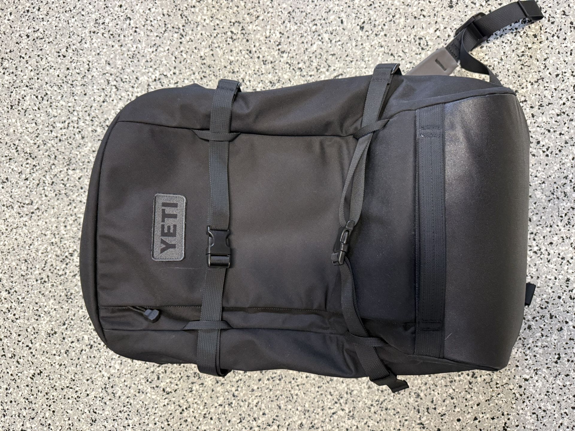 YETI CROSSROADS 35L Backpack