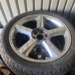 285/45R22