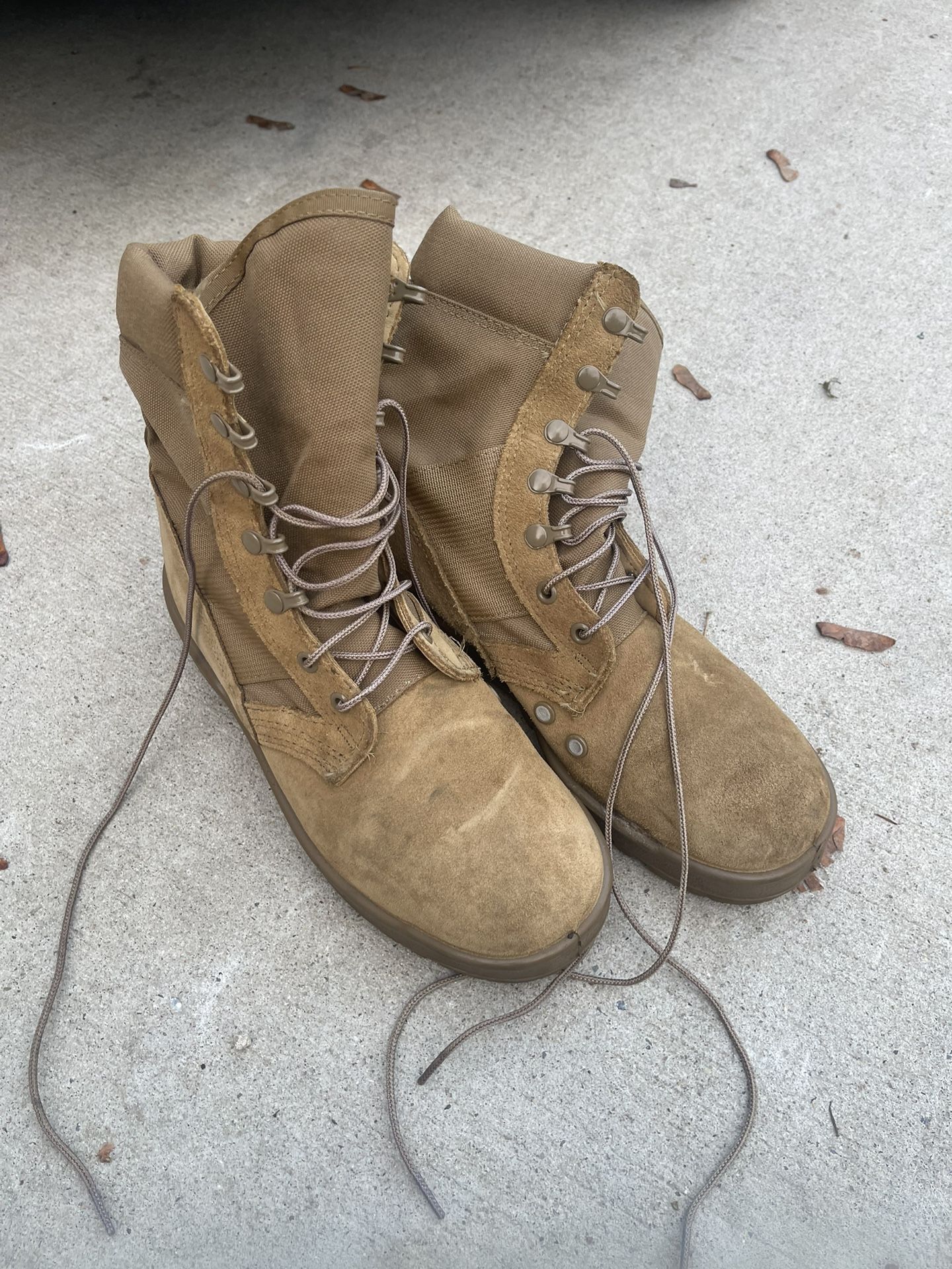Military Men Boots Use 2 Times Like New Size 8.5 Or 9