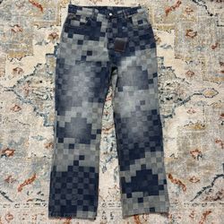 LV Men’s size L/XL 