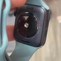 Apple Watch SE 40MM Like New 