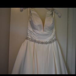 Size 4 Wedding Dress W/ Veil
