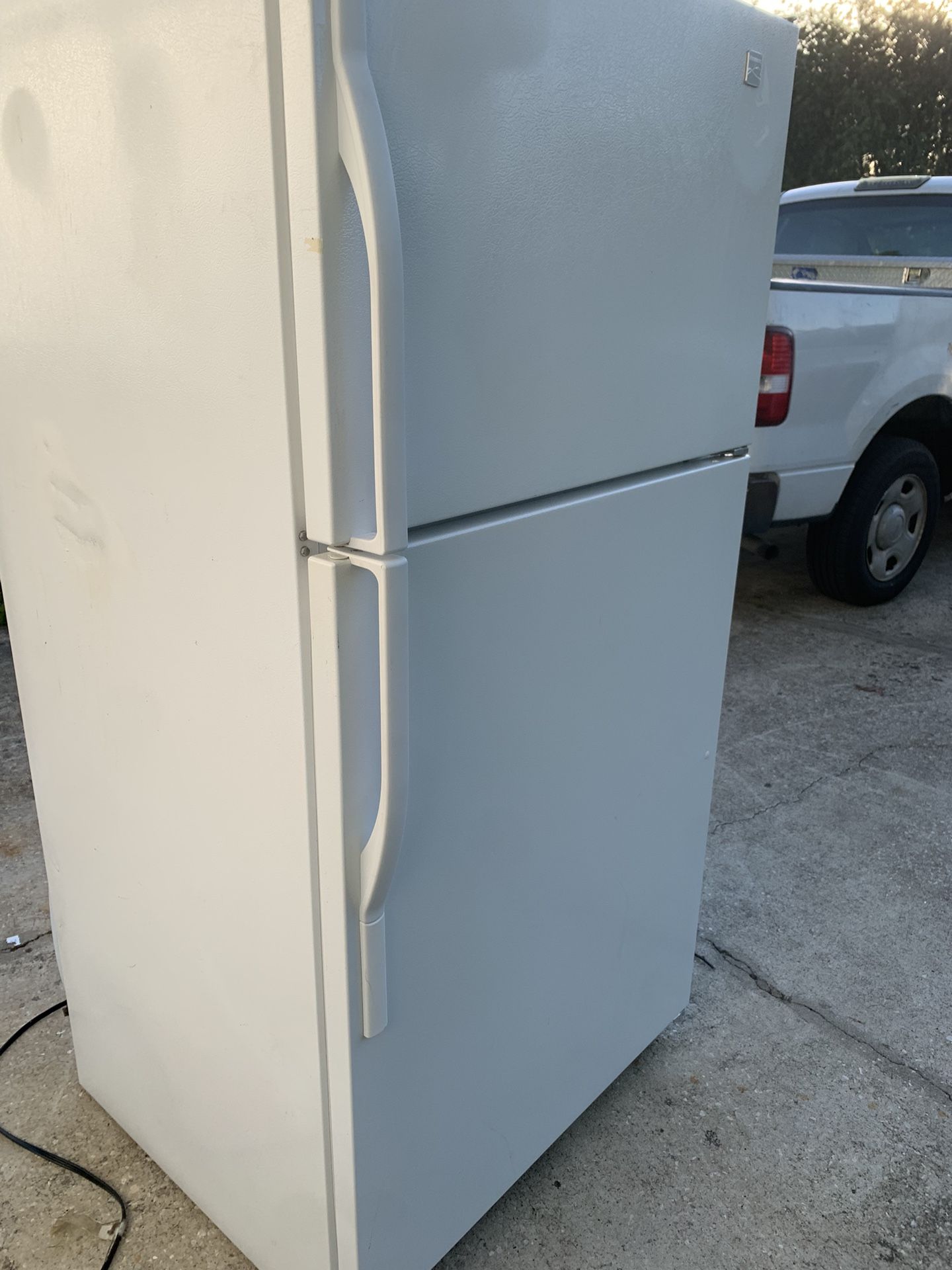Kenmore refrigerator is good condition it’s clean and good work