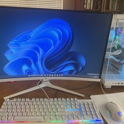 White PC w/all white accessories. Fast intel 14gen I5 CPU