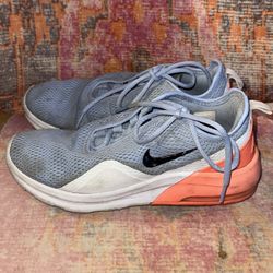 nike shoes woman 8.5