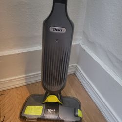 Barely Used Good Condition shark Mopvac