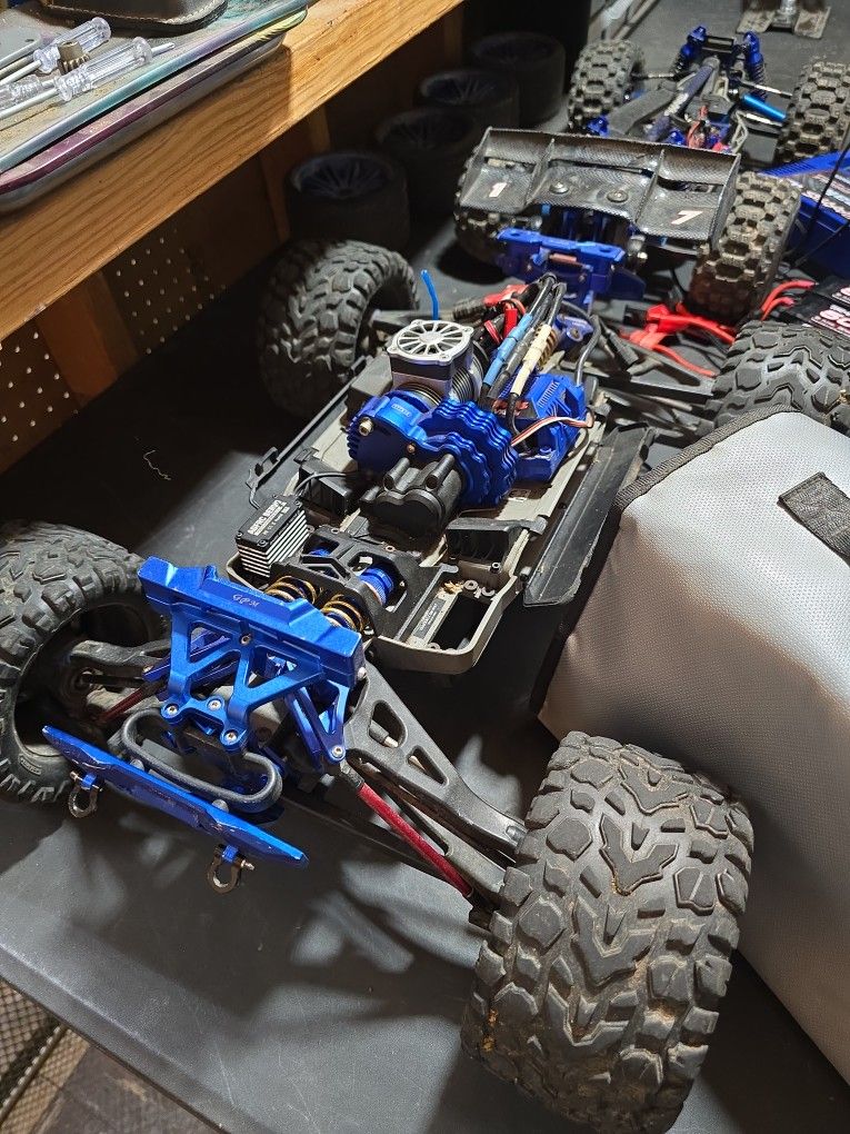 TRAXXAS-E-revo 2.0 & Rustler 4×4 COMPLETE BUNDLE