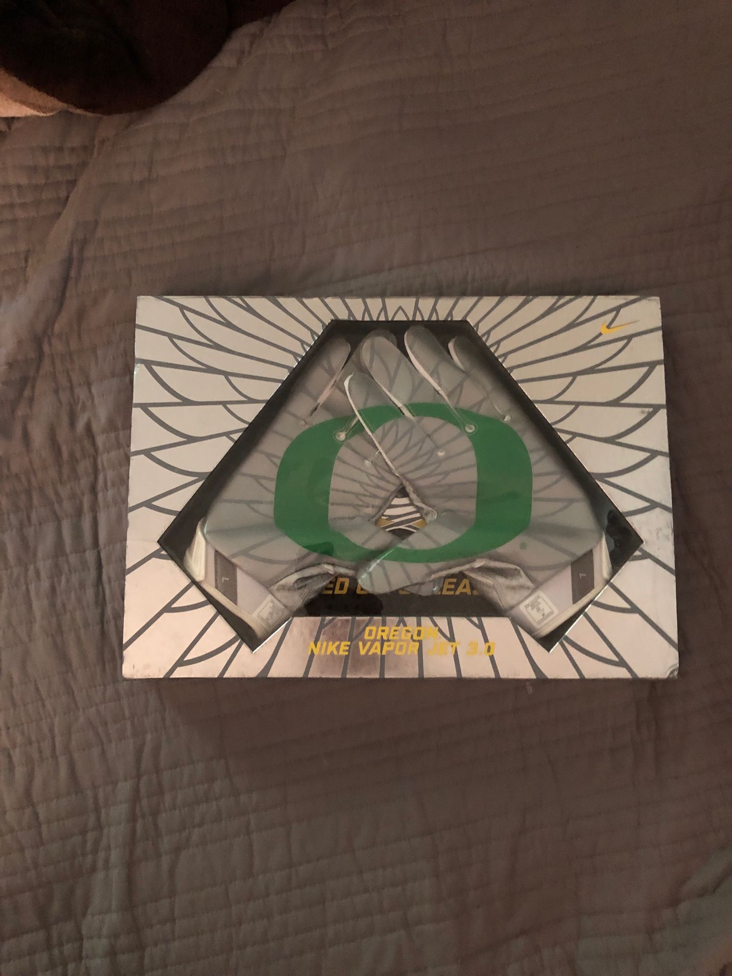 Oregon Ducks football gloves