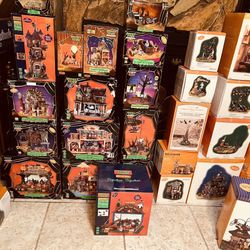 Holiday Halloween Collection Houses And Accessories.