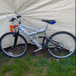 Mongoose MGX Mountain Bike 26” Wheel 21” Frame 