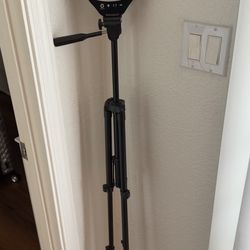 Tripod With Ring Light