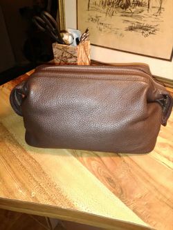 Peter Millar designer travel bag, leather. New
