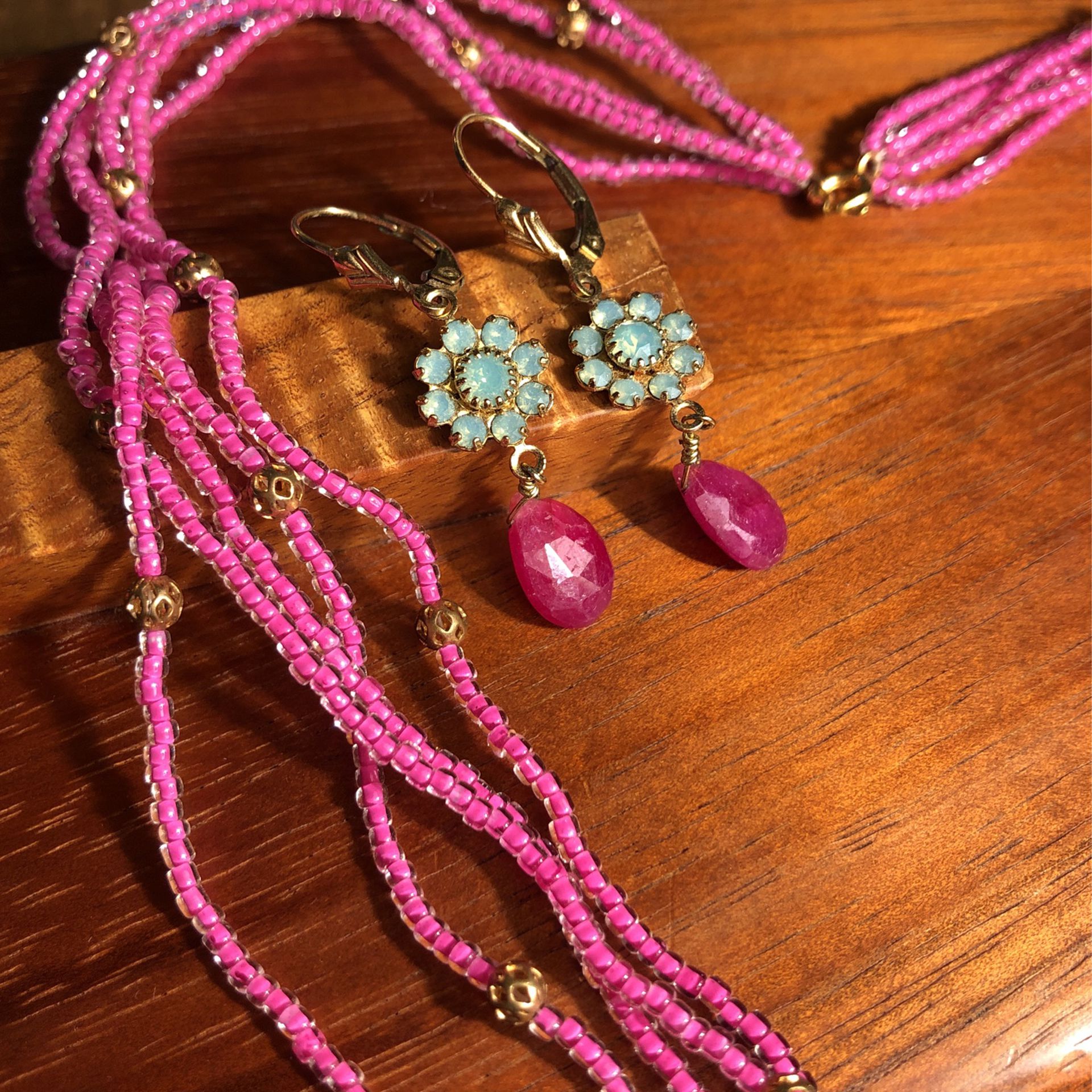 Authentic 90s Vintage Fuax Gold Pink Glass Beaded Choker & Precious Stone Dangle Earrings c. 2010