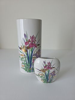 Set of Two Beautiful Japanese Vases