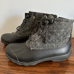 Women’s Boots (size 6)