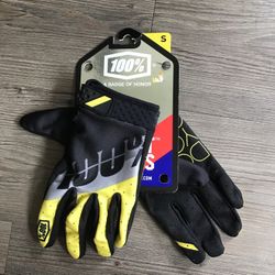 NWT Men’s Cycling Gloves - Small