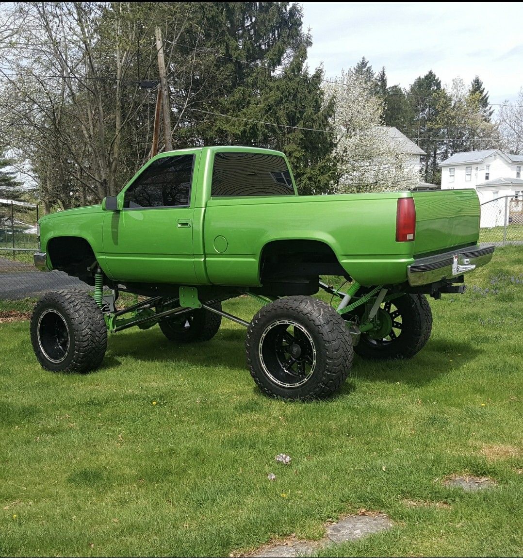 Lifted chevy 40s 22x14 wheels