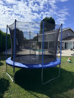 Round Trampoline with Safety Enclosure Net