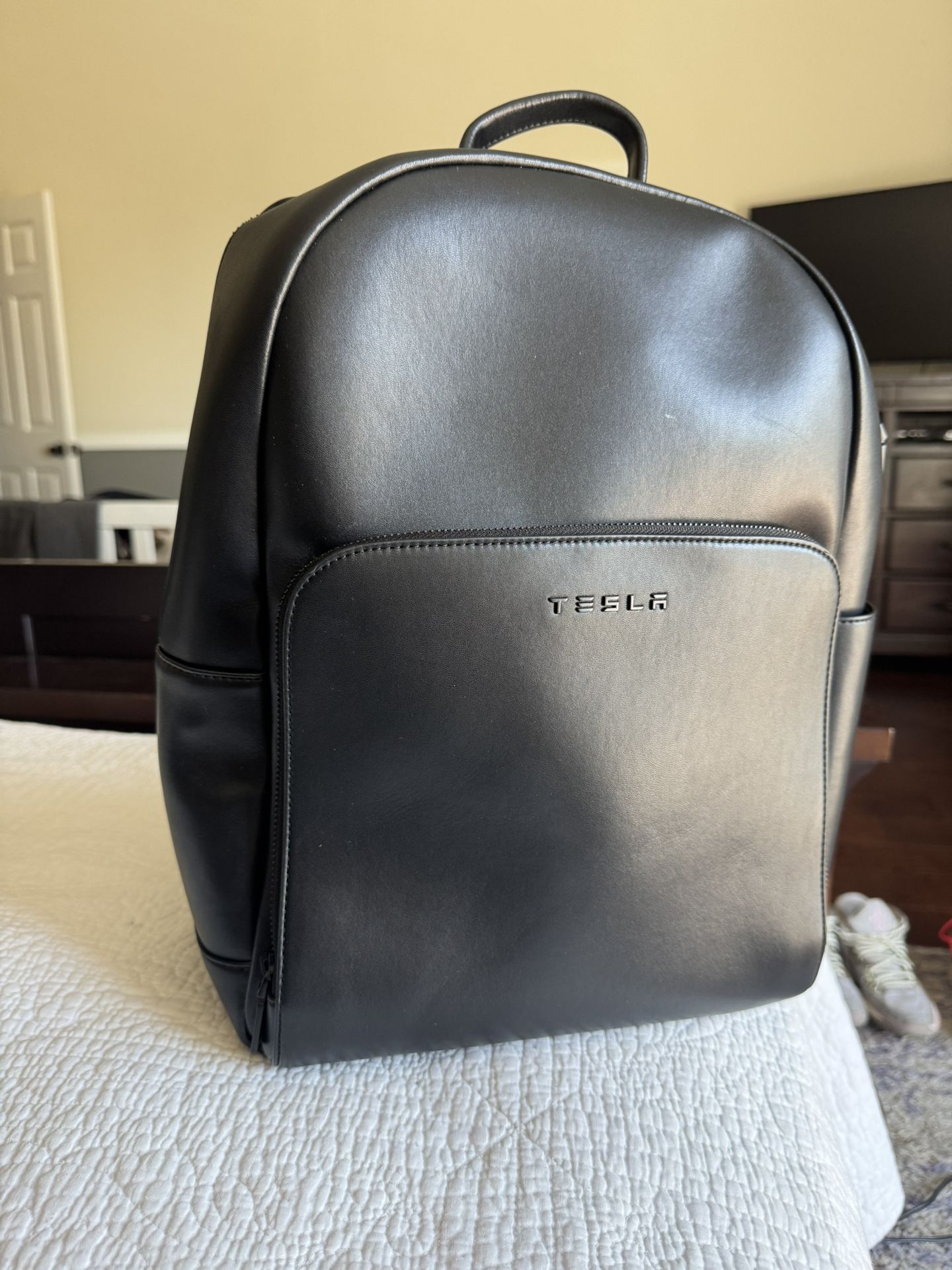 Tesla Mega Backpack (Leather) display picture 1