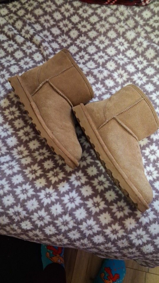 Bear Paw 🐾 Boots Size 8