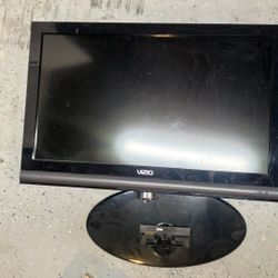 VIZIO LCD TV 32"