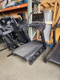 Vegas, Nordictrack X24 Treadmill - store display model - 1900$ special