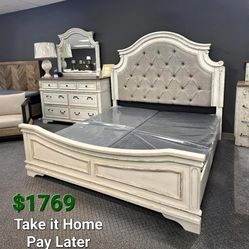 REALYN CHIPPED WHITE PANEL BEDROOM SET