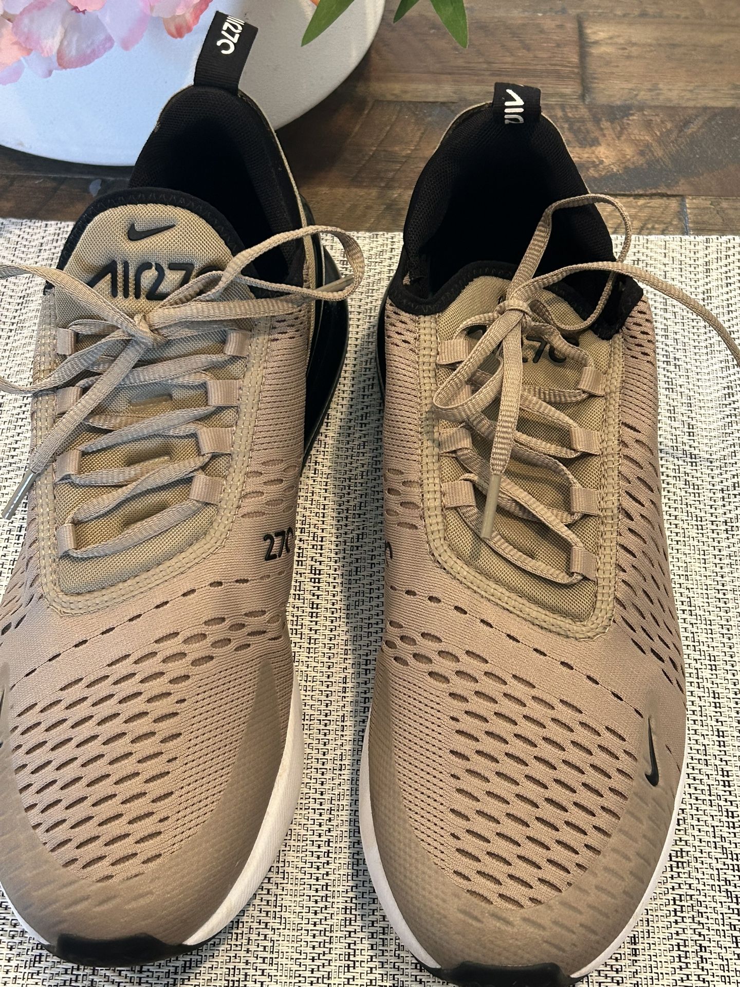 Nike 370 Black And Tan Athletic Shoes