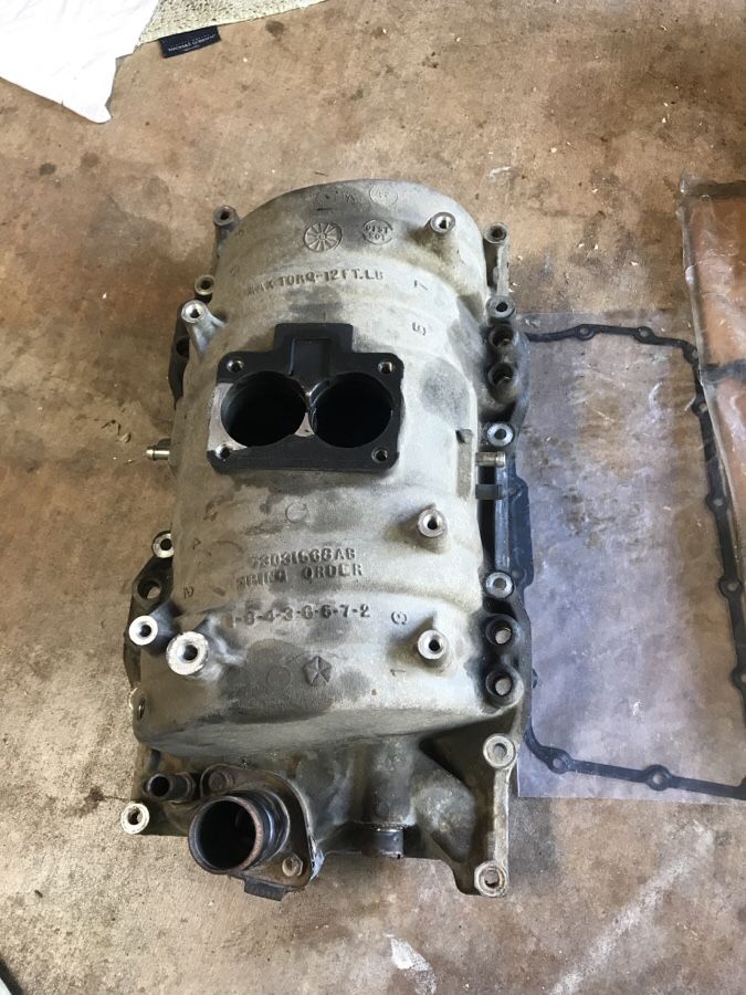 Used intake manifold 5.9 magnum
