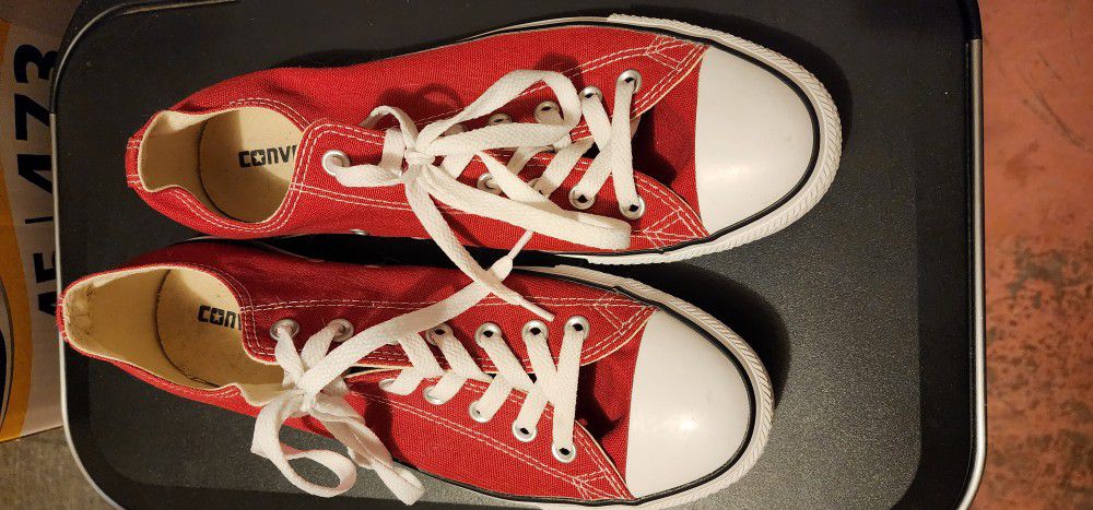 Unisex Converse Chuck Taylor All Star Shoes - Women's Size 12 - Men's Size 10 - Good Condition 