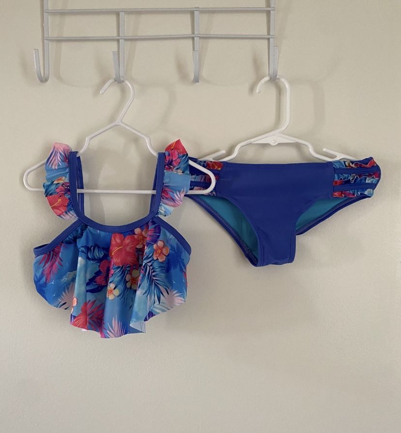 Wonder Nation Size 4-5T Girl Bathing Swimsuit- Two Piece Bikini Ruffles Top + Bottom - pre owned- Great Condition - 👙