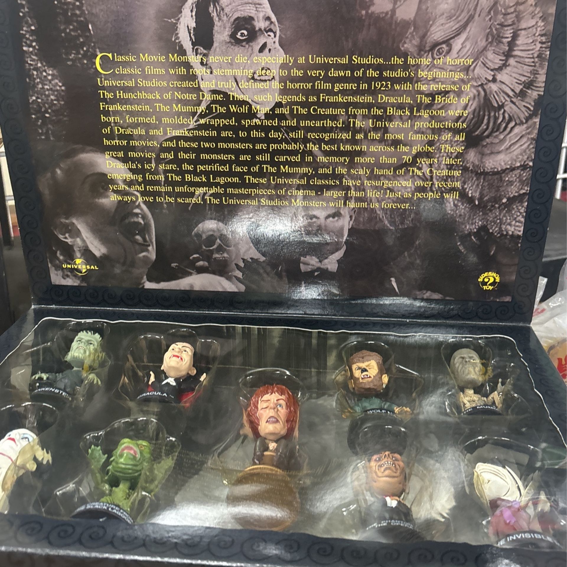 Universal Studios Monster\'s 9 Action Figures FAO Schwarz Premier  Collection NIB