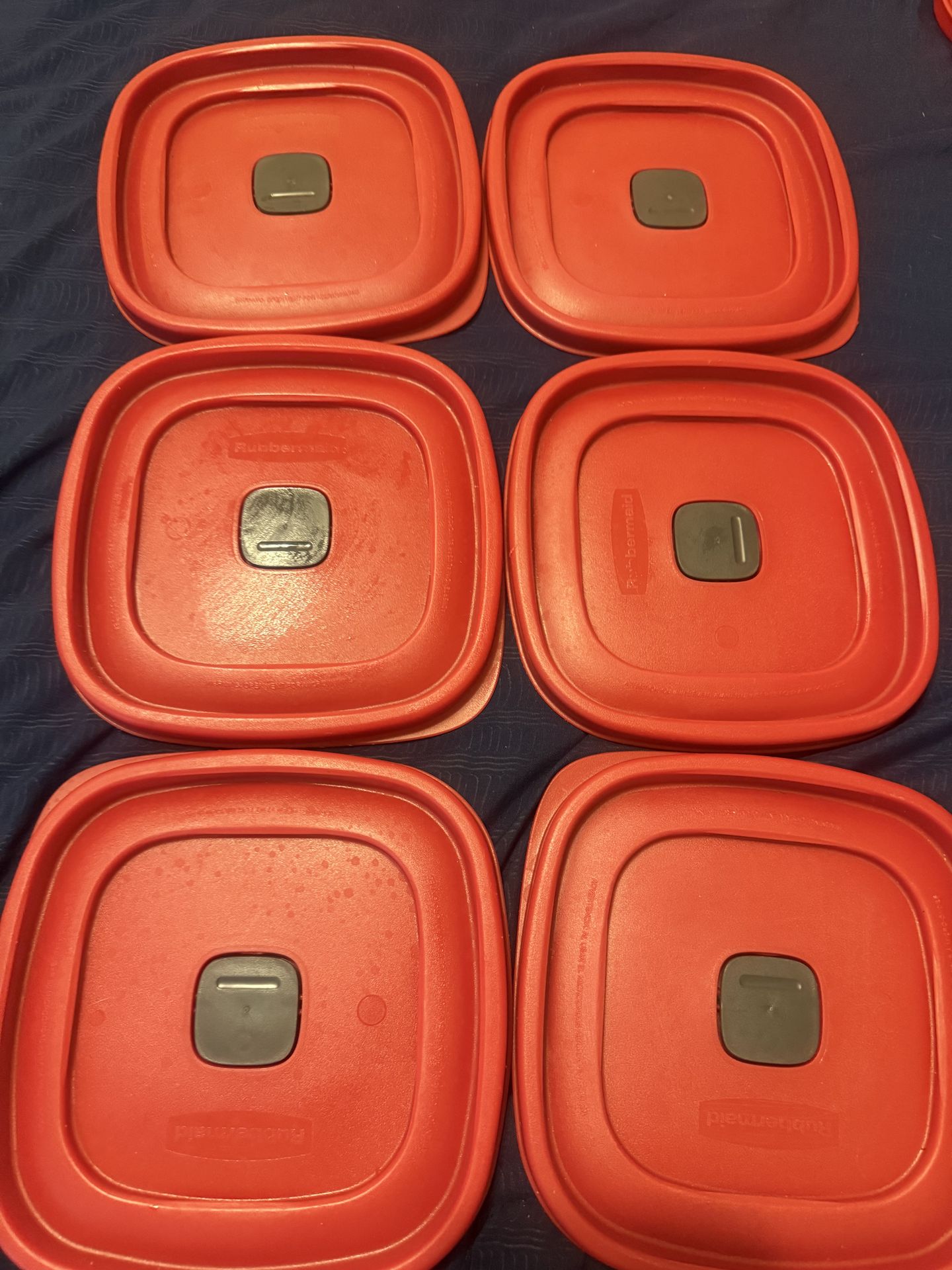 Rubbermaid Easy Find Lids #2085 – Red Square Vented Replacement Covers Set of 6