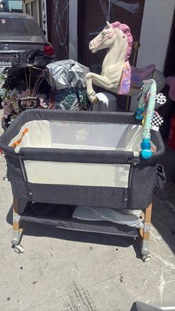 Bed side bassinet