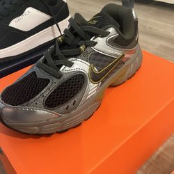 Boys Shoe Size 1 - $20