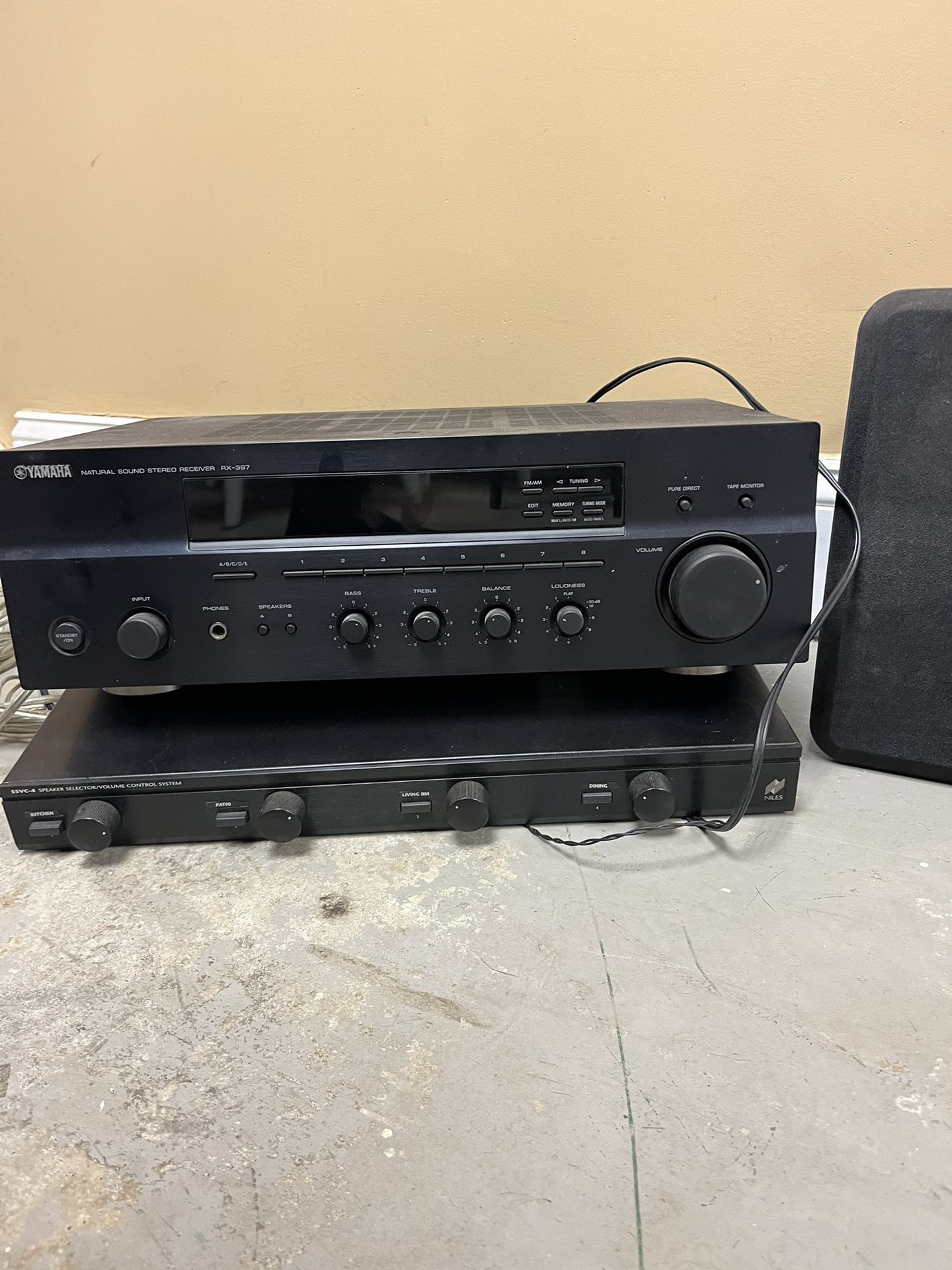 Yamaha Receiver With 5 Boston Speakers (wired)