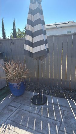 Patio umbrella with base