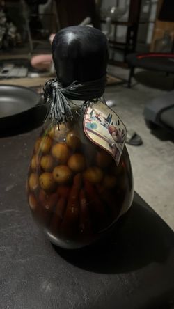 Decorative glass bottle  $4