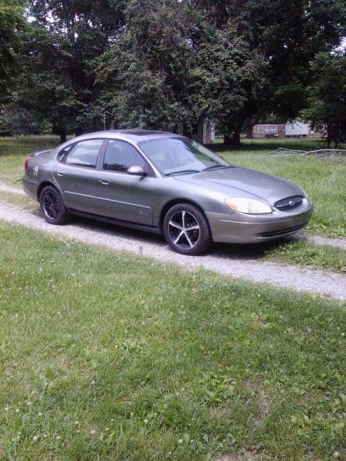 2004 Ford Taurus