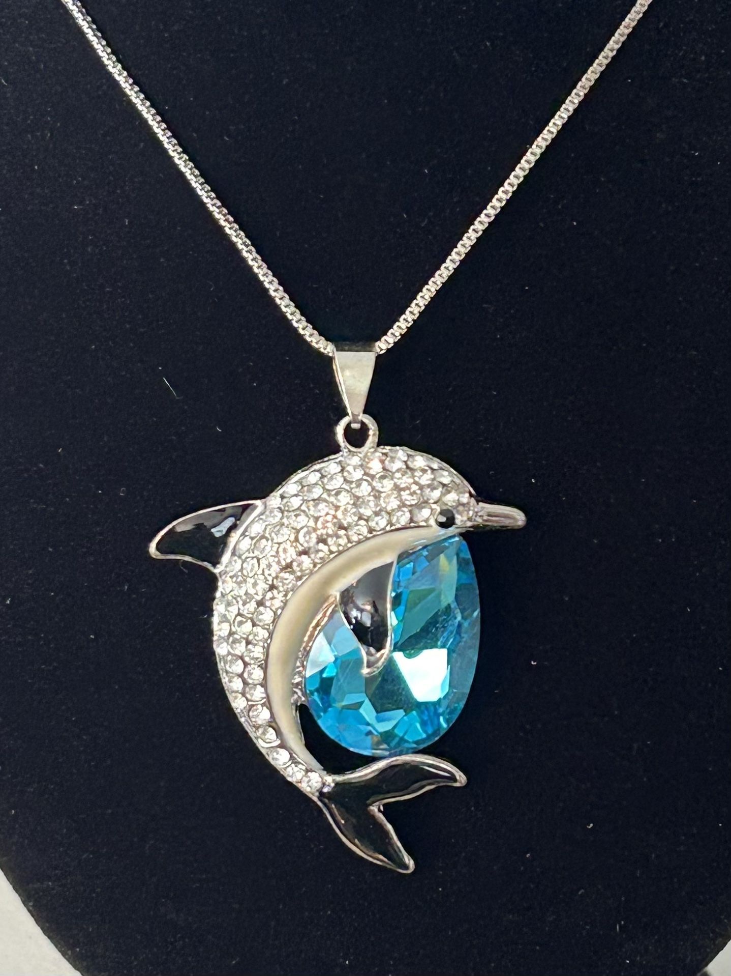 Dolphin Pendant w/Necklace