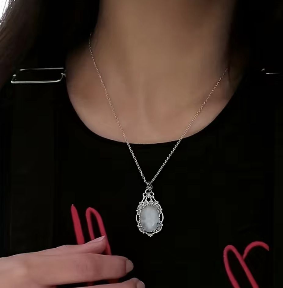 Vintage Style Pendant Necklace