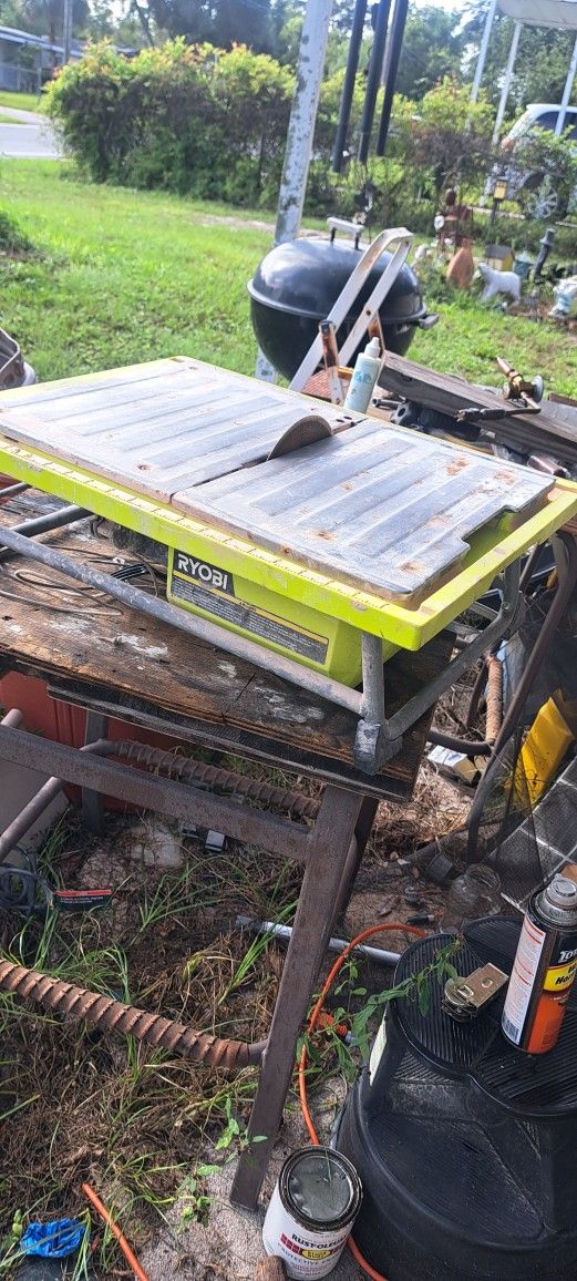 Tile and masonry cutter By ryobi