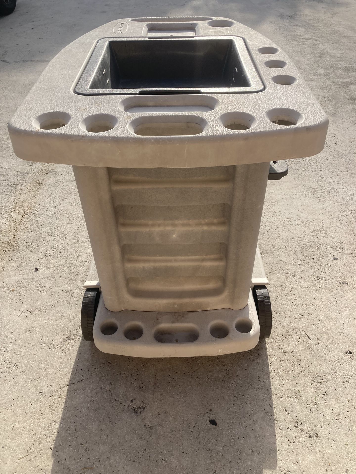 Suncast Garden Cart/table