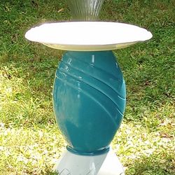 Beautiful Tall Ceramic Teal Green Birdbath 🐦🌺🌷🌻🌷But 2 Or 3 Get Free Solar Fountain