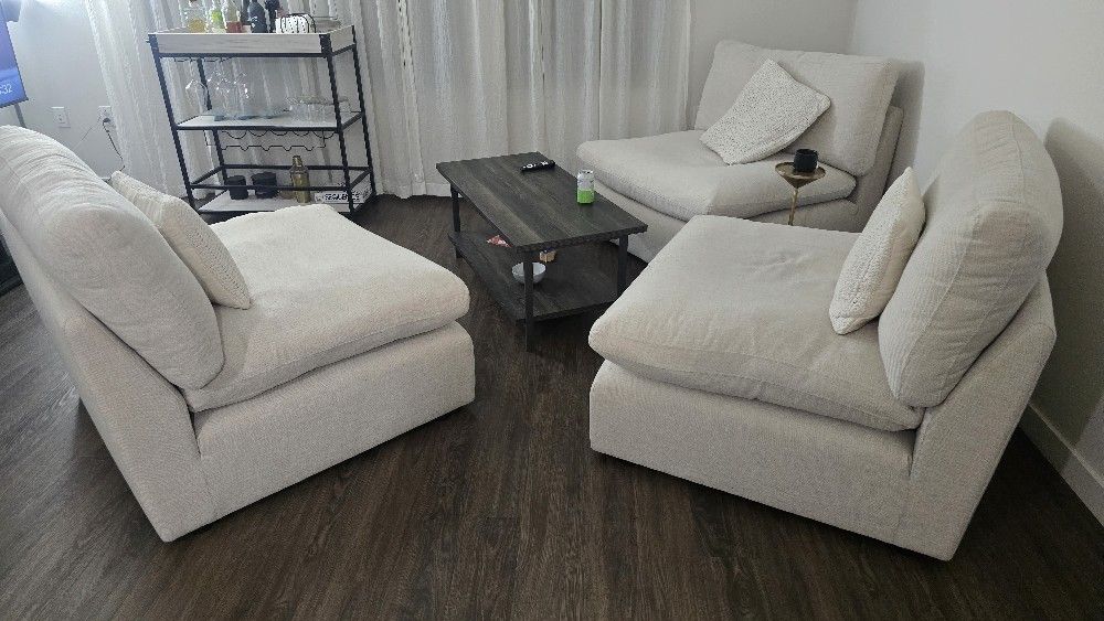 Tanavi Armless Chair