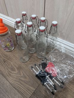 Healthy 8oz glass air tight juicing ginger, celery juices 8 Glass Bottles For Sauces Or Syrups. With Funel And Pooring Beeks. Good For Oils, Flavored 