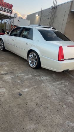 2010 Cadillac dts per White
