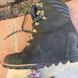 Sorel Women’s Boots Size 9