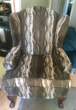 Wing vintage Chair in good condition like new, new upholstery