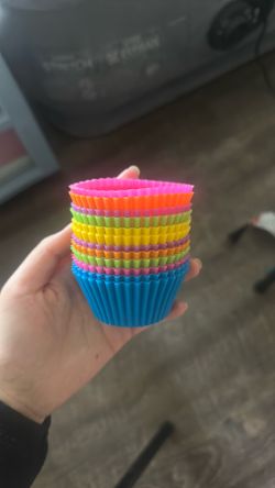 silicone 2" non-stick cupcake mold set of 12